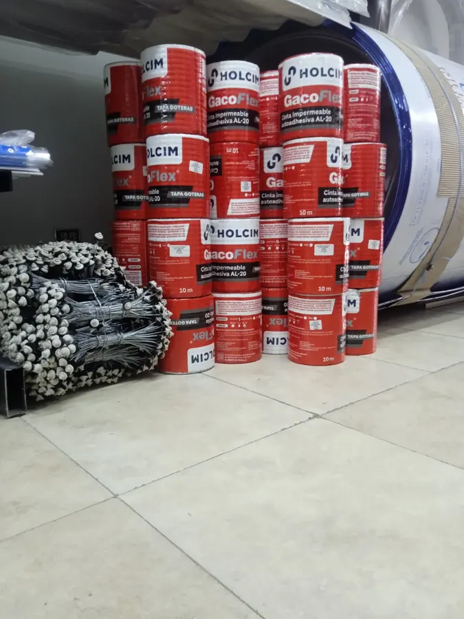 Impermeabilizantes, tornillería y fijaciones en bodega